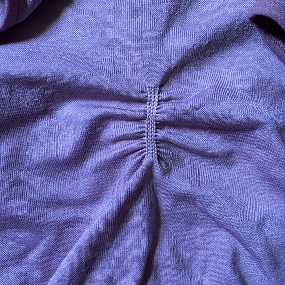 Pink Gymnshark fitted crop top with a boob pump and back design size medium - Picture 5 of 8